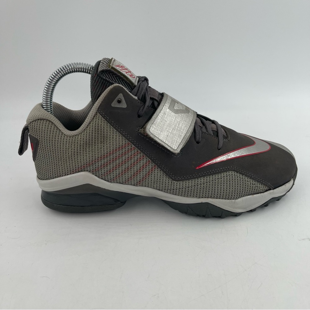 🥾 Nike Kids CJ Trainer 2 GS Metallic Grey Red Shoes Sneakers - Size 7 Youth